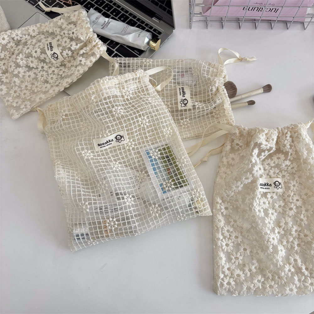 Spitzenbestickte Gänseblümchen – Cosmetic Bags Bewertung und Preis